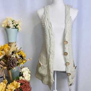 Red Berry Knitted Cream Vest size Medium